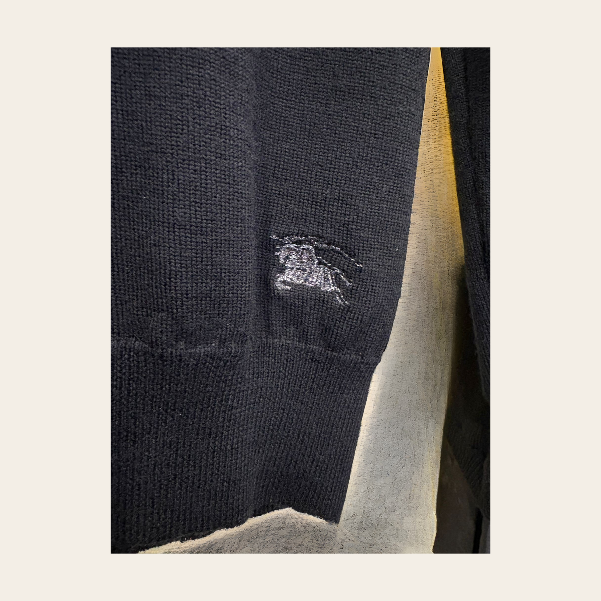 BURBERRY - Pull en laine à col V SMALL