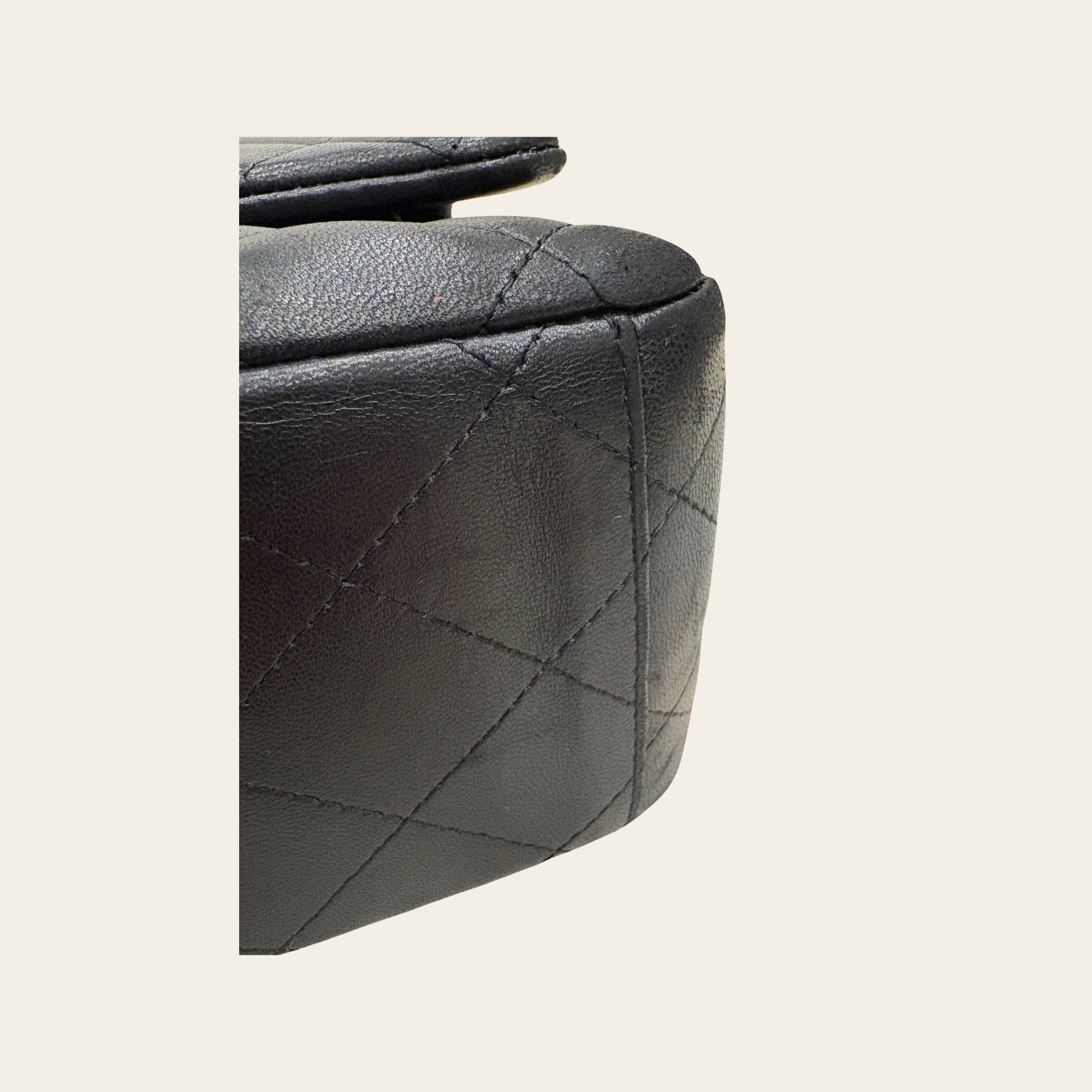 Chanel Classic Jumbo Flap Série 19