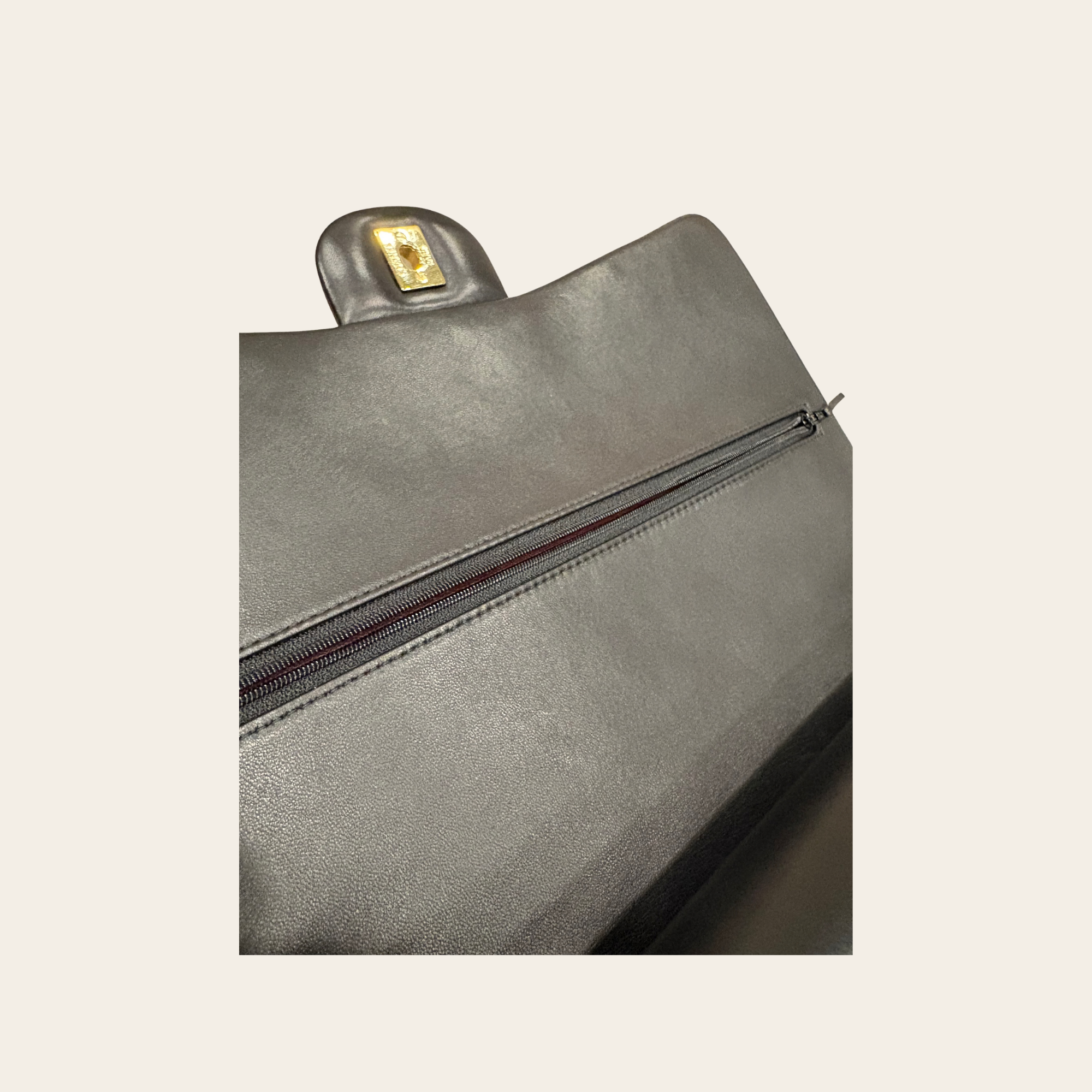 Chanel Classic Jumbo Flap Série 19