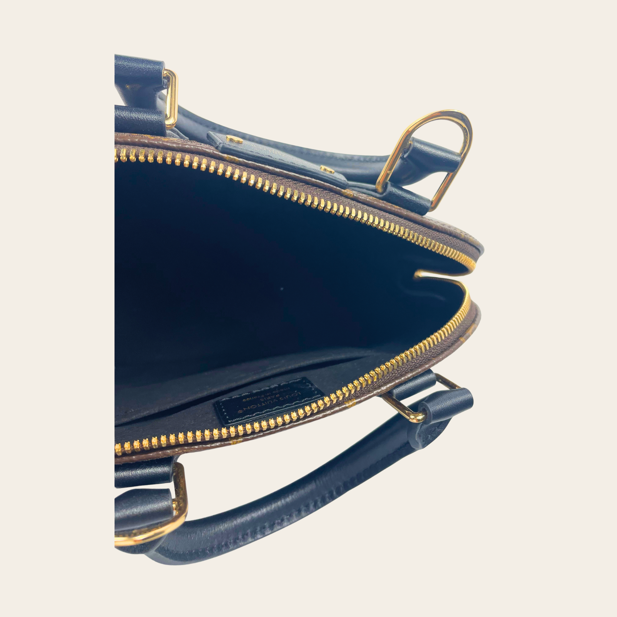 LOUIS VUITTON - Alma BB Monogram Noir avec Coins Métalliques