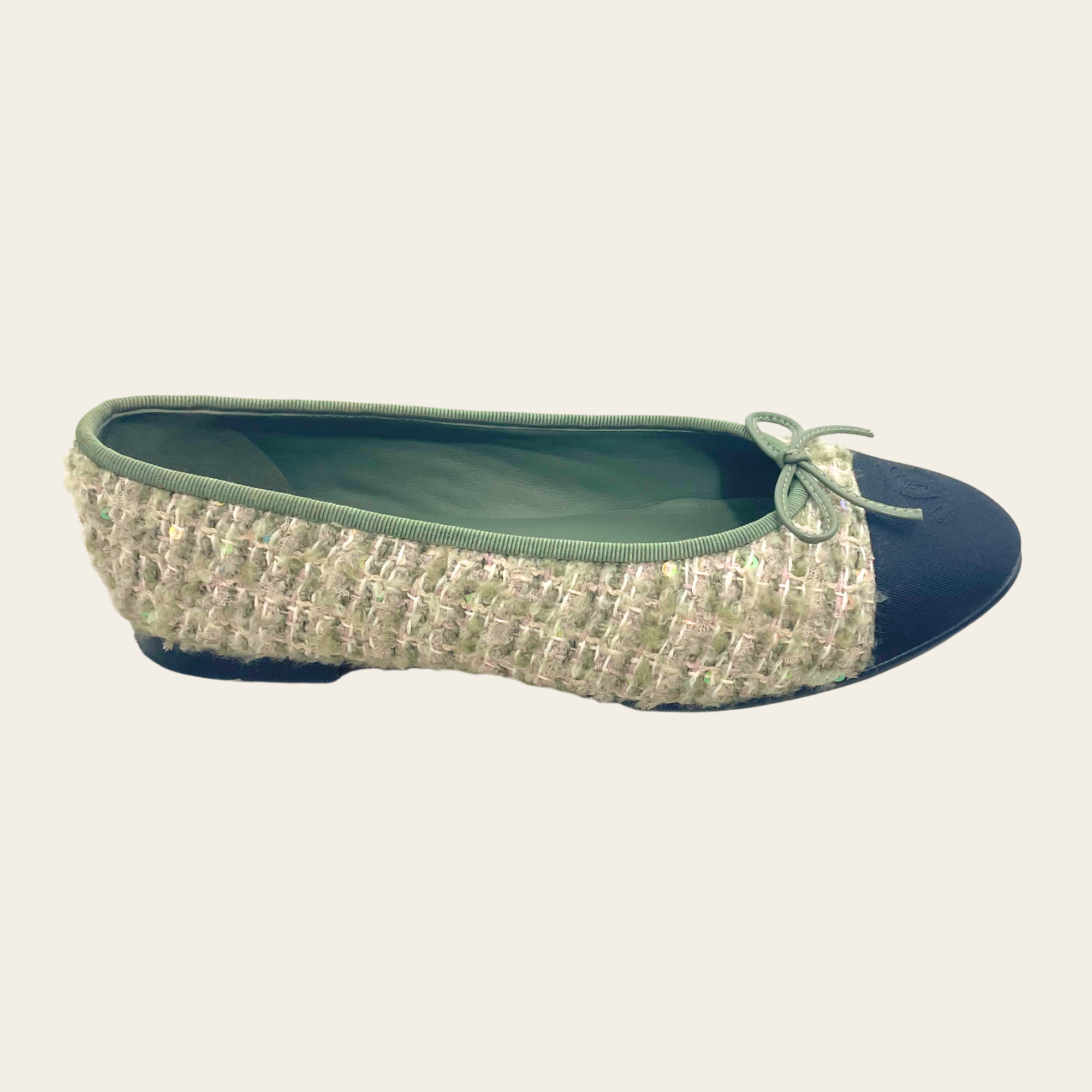 Chanel Ballerines Cap Toe CC en Tweed Vert Sauge et Gros-Grain Noir, 39