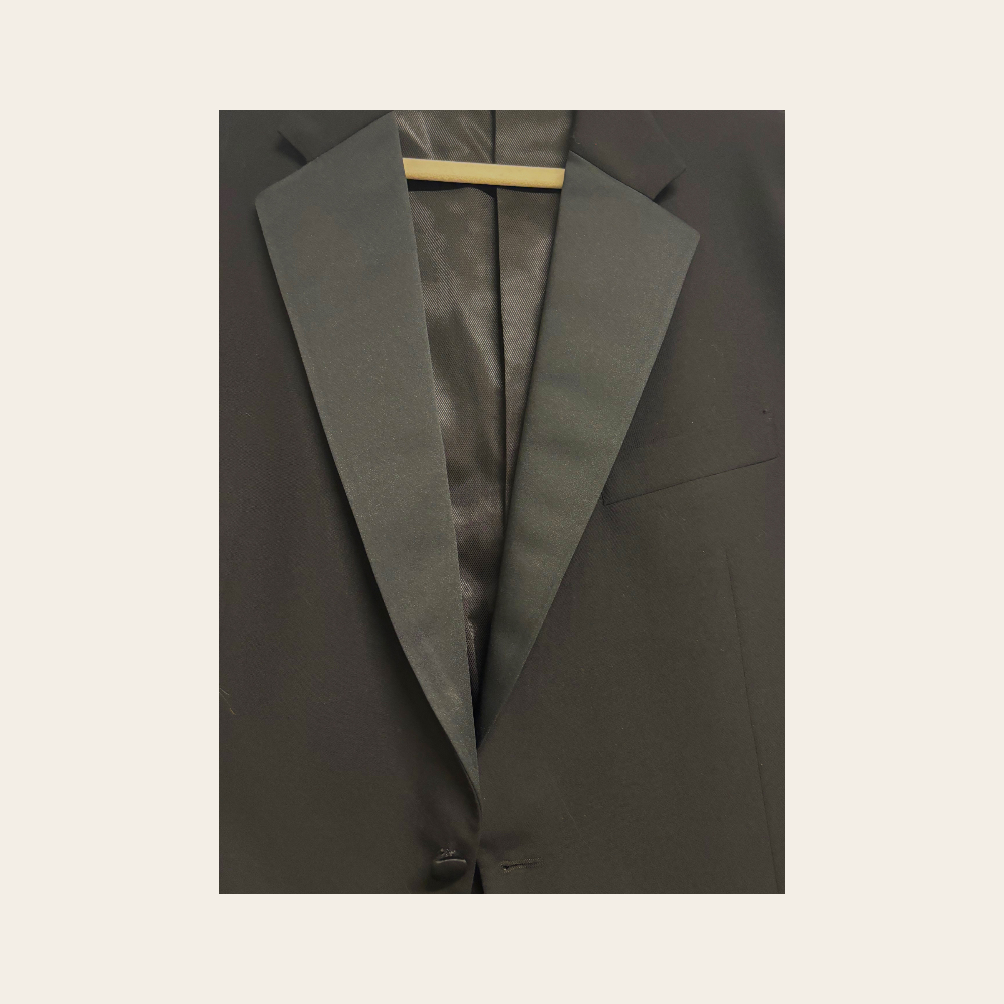 BURBERRY LONDON – Veston de Smoking en Laine Noire à Revers Satinés