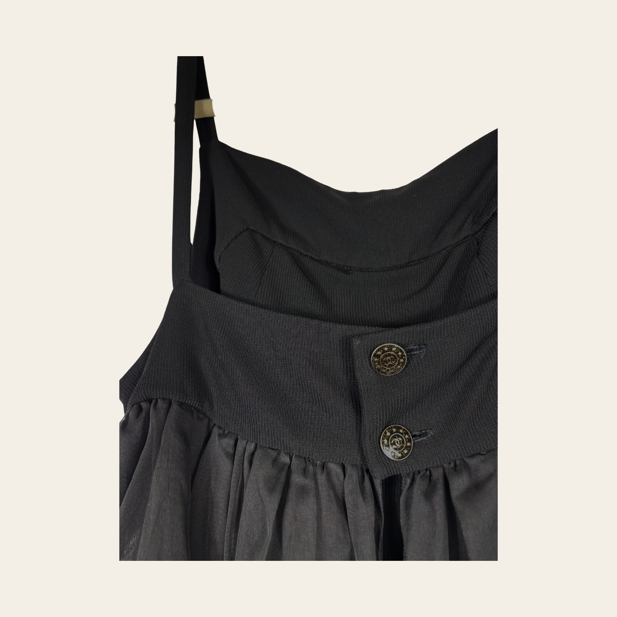 CHANEL – Robe Longue en Soie et Tulle Noir à Camélia, Taille 42