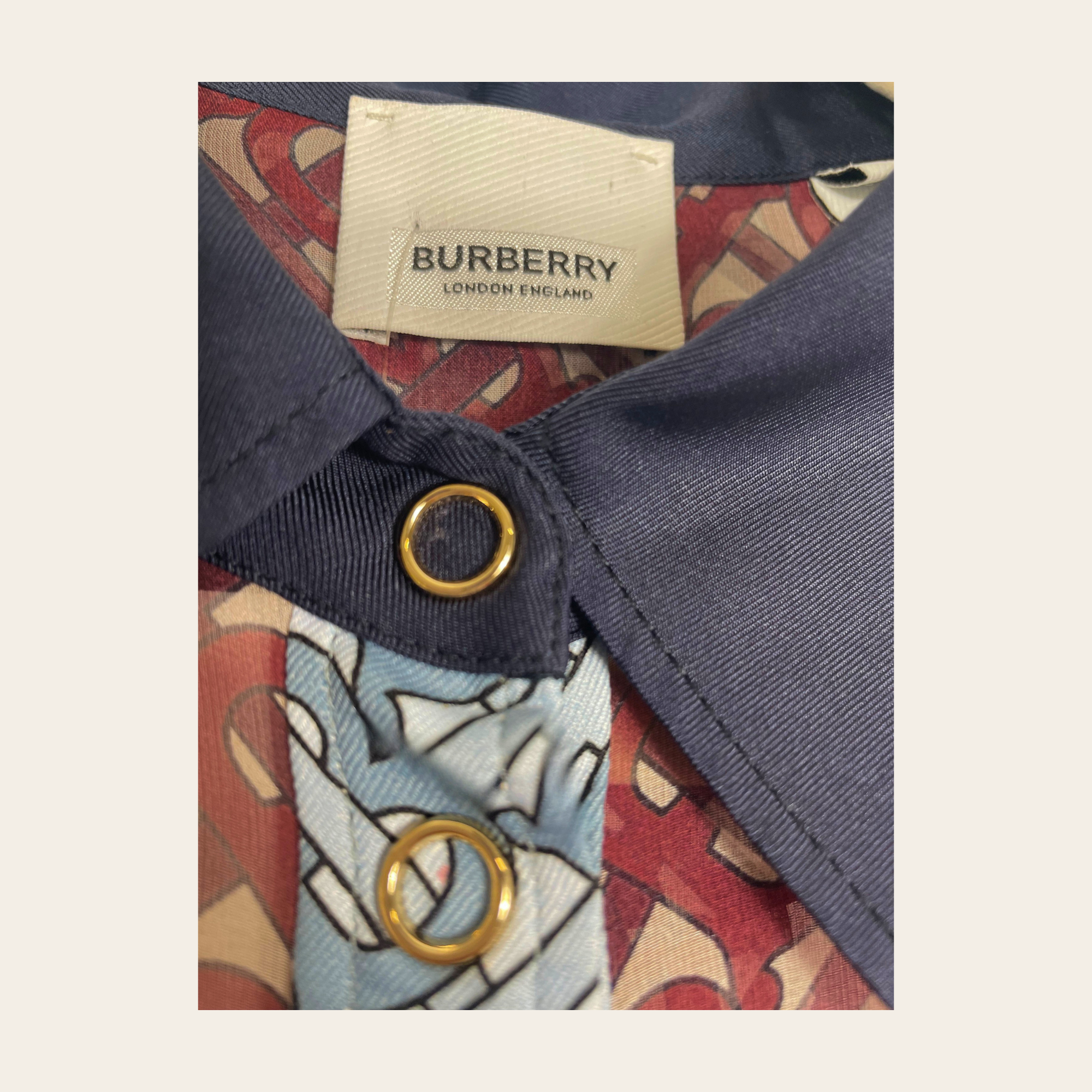 BURBERRY - Robe chemise monogramme TB en soie plissée