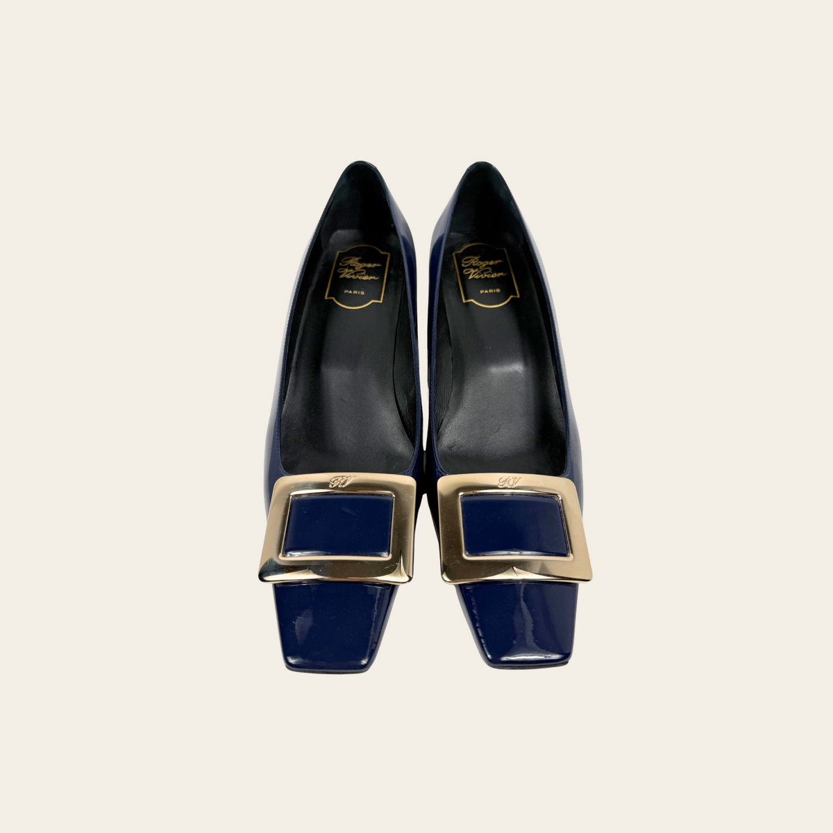 ROGER VIVIER — Escarpins à boucle signature en cuir verni bleu marine, taille 39