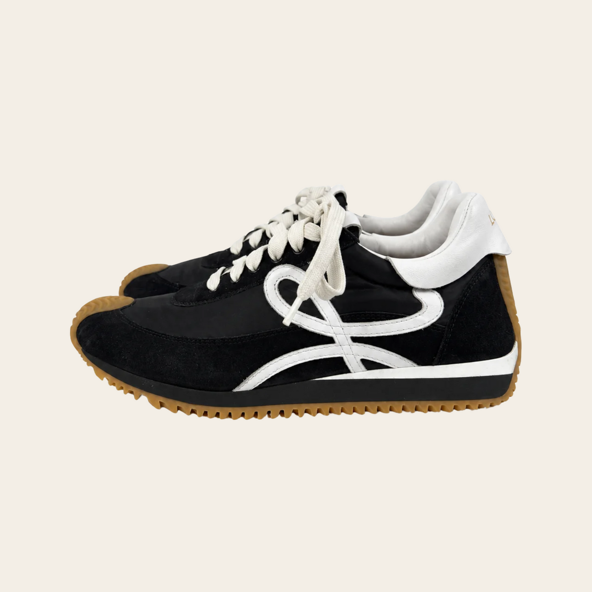 LOEWE — Baskets Flow Runner en nylon et suède noirs à monogramme L blanc et semelle gomme, pointure 38 EU