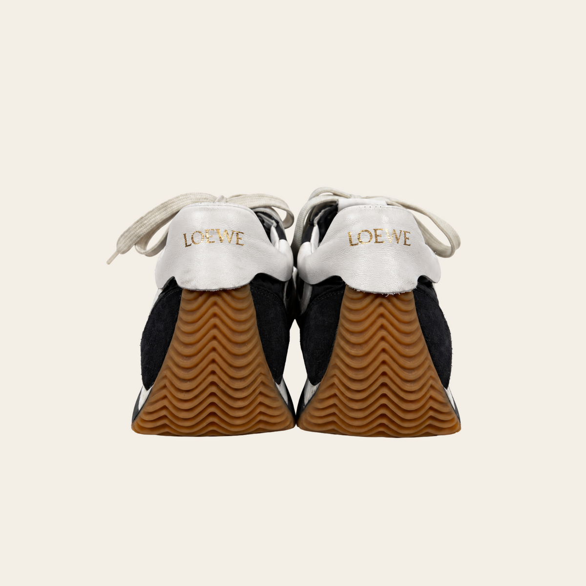 LOEWE — Baskets Flow Runner en nylon et suède noirs à monogramme L blanc et semelle gomme, pointure 38 EU
