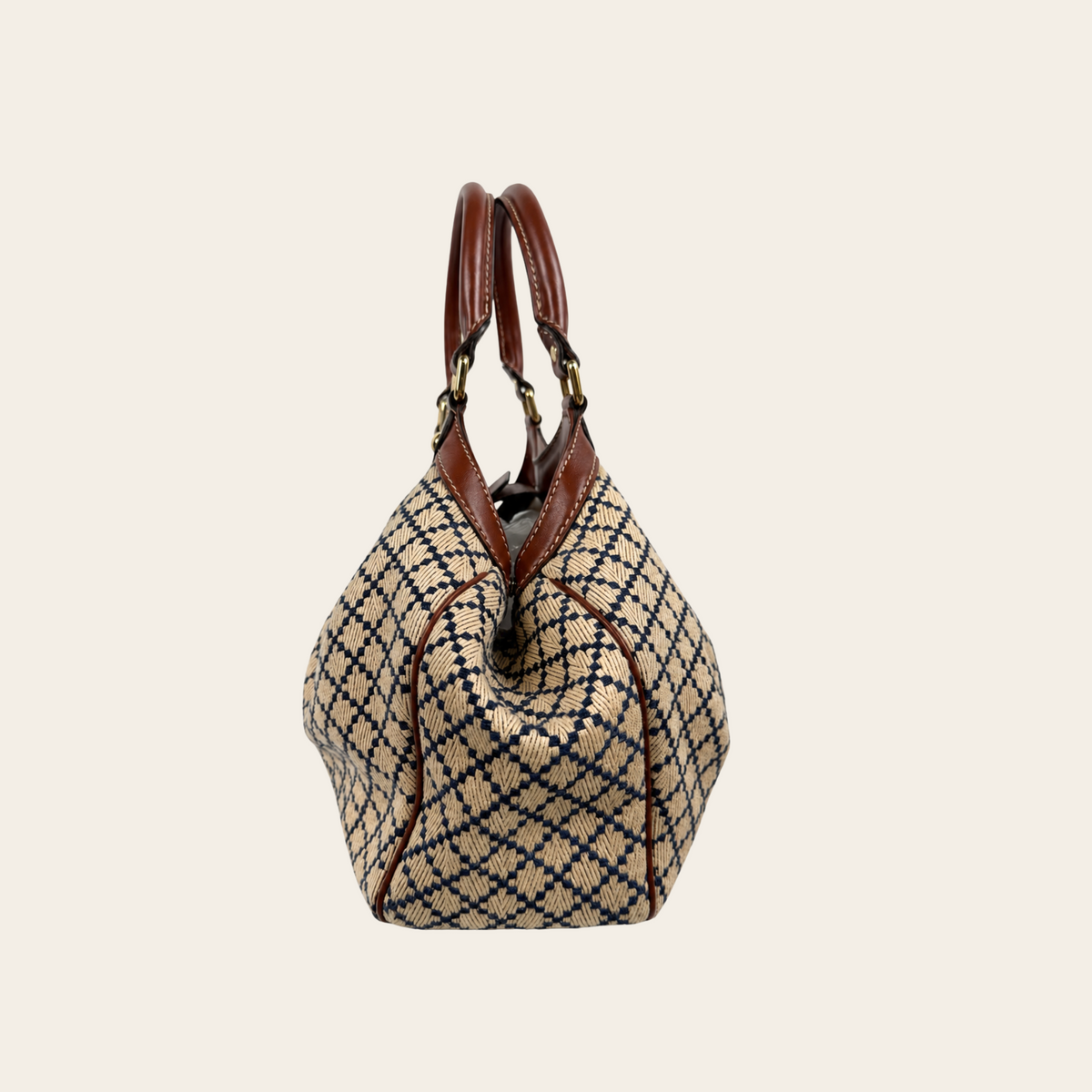 GUCCI — Sac cabas Sukey Medium en toile jacquard Diamante beige et bleu marine, garnitures en cuir brun et détails dorés, taille M