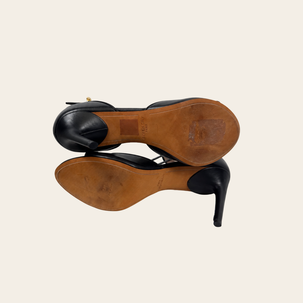 GIVENCHY — Sandales Shark Lock en cuir noir à talons aiguilles et brides de cheville à fermoirs dorés, taille 39½