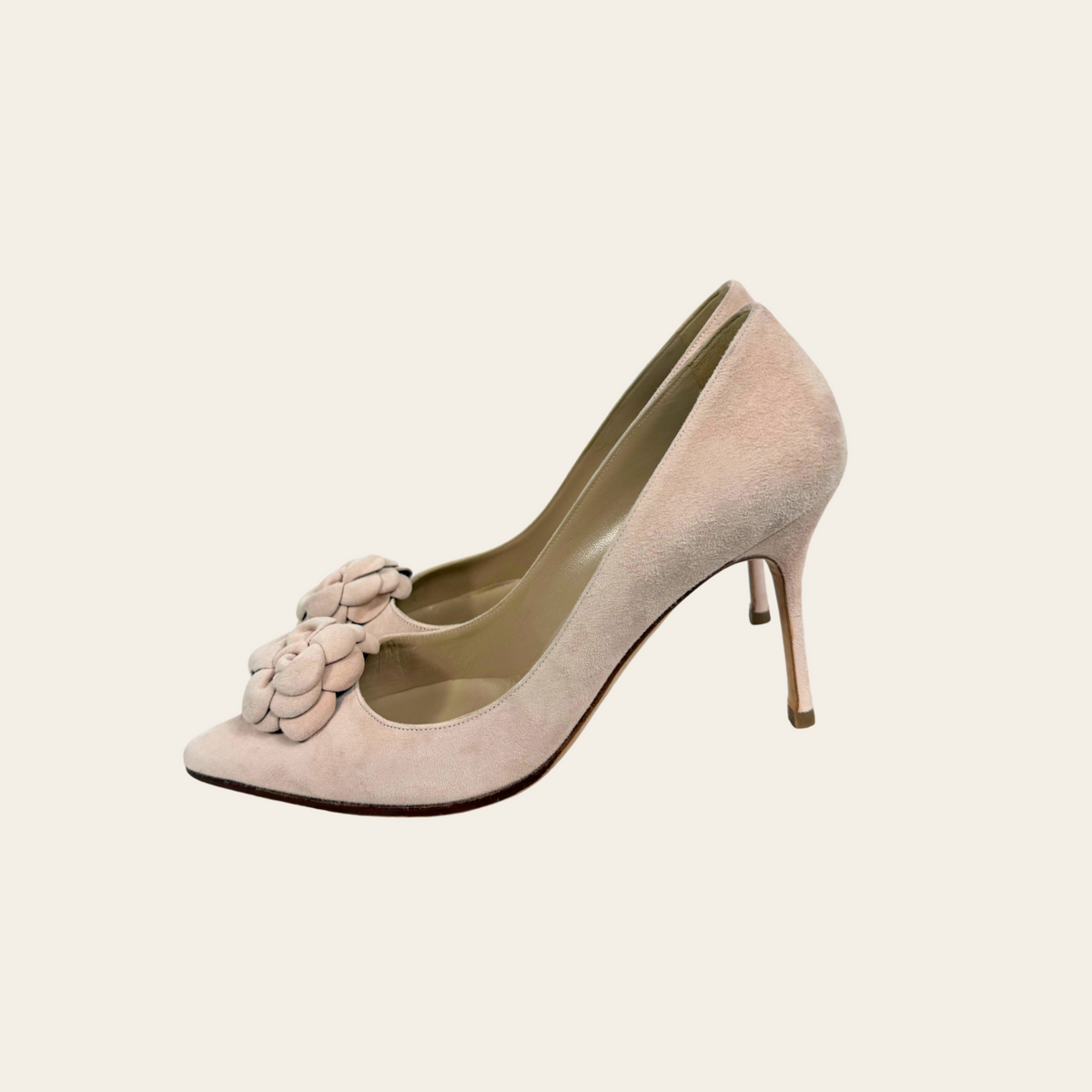 MANOLO BLAHNIK — Escarpins à fleurs en daim rose poudré, taille 39