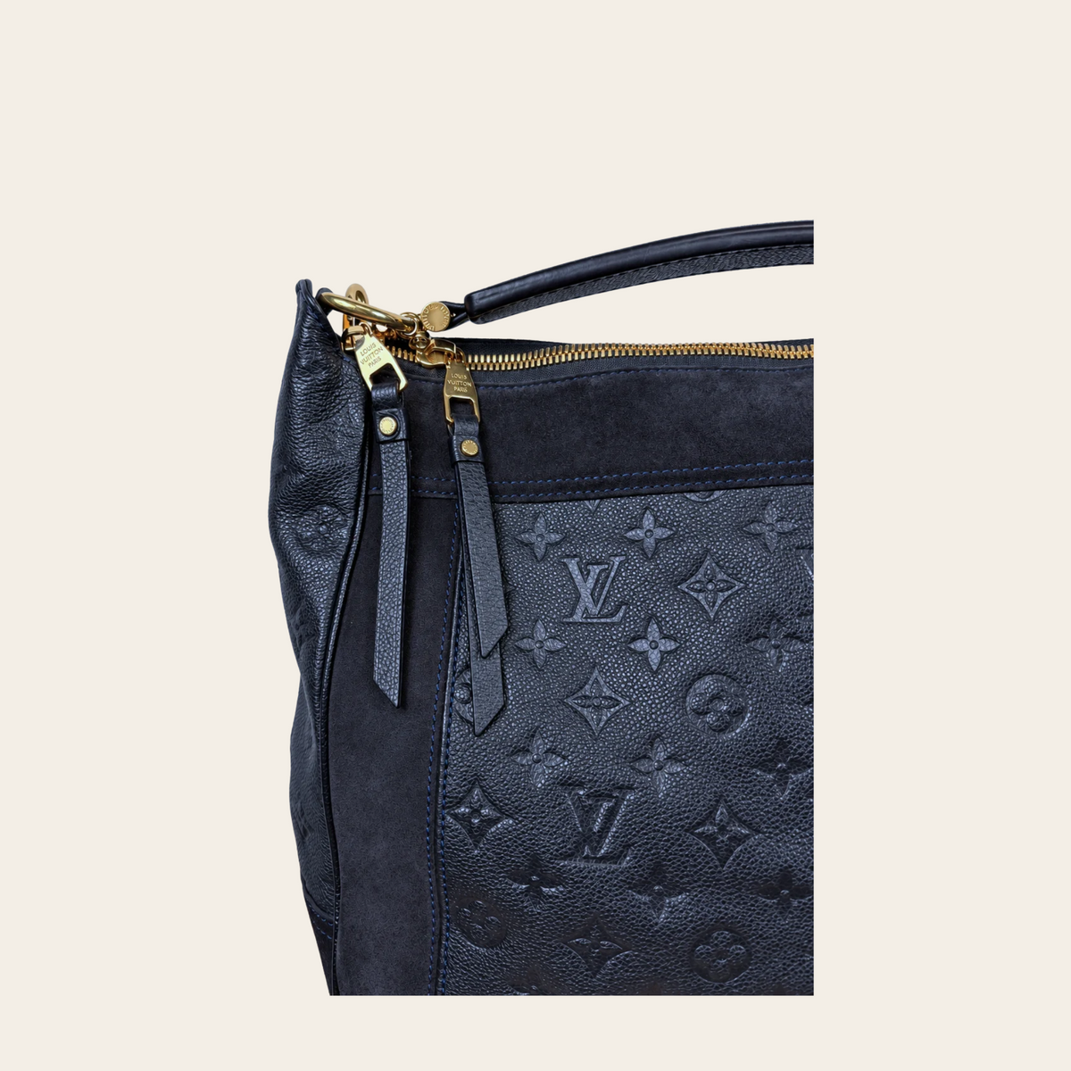 LOUIS VUITTON — Sac Audacieuse MM en cuir Monogram Empreinte bleu marine foncé, taille M