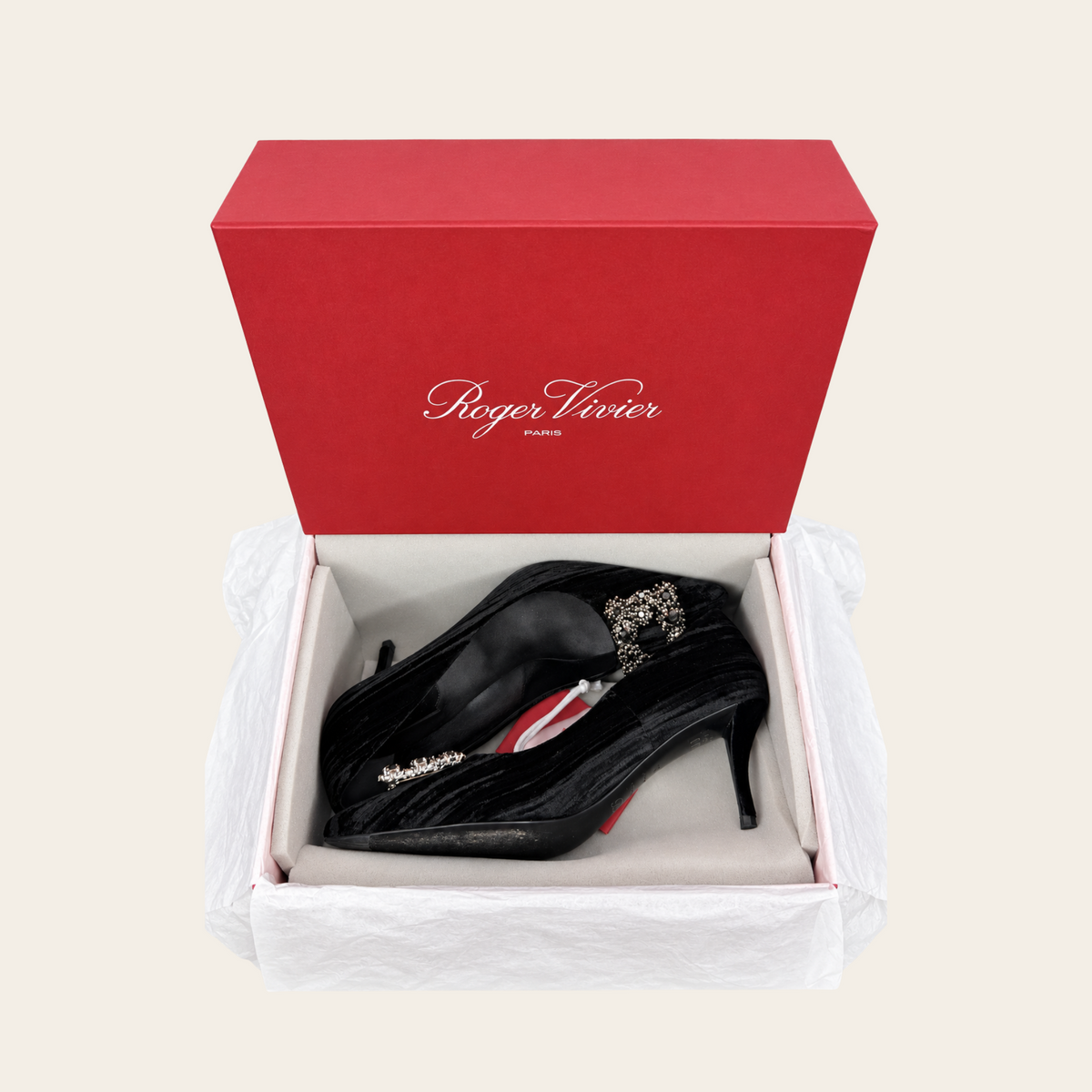 ROGER VIVIER — Escarpins en velours noir à boucles bijoux ornées de strass noirs et argentés, taille 39