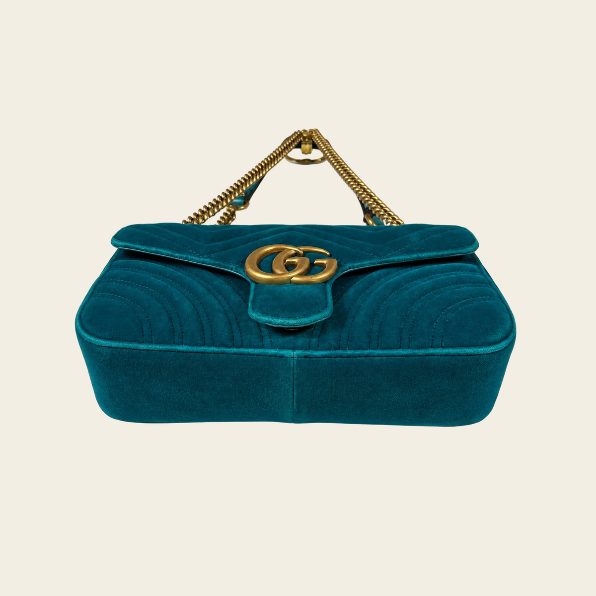 GUCCI — Sac GG Marmont Small en velours matelassé turquoise avec chaîne dorée et logo Double G, taille S