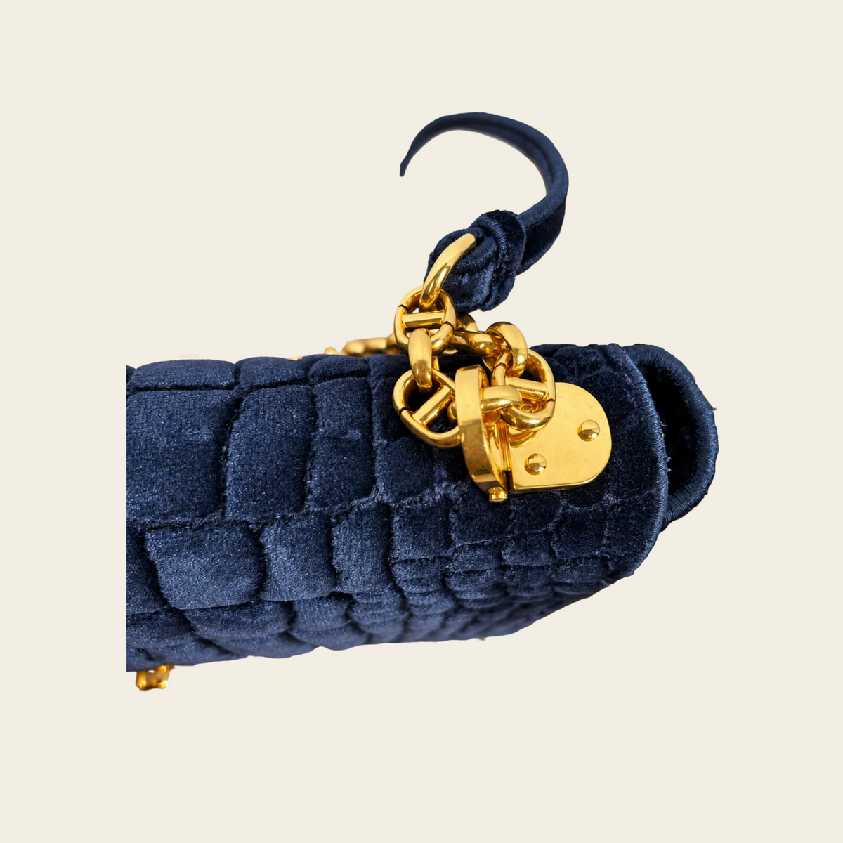 CHRISTIAN DIOR — Sac Caro Medium en velours bleu marine brodé effet crocodile, taille M