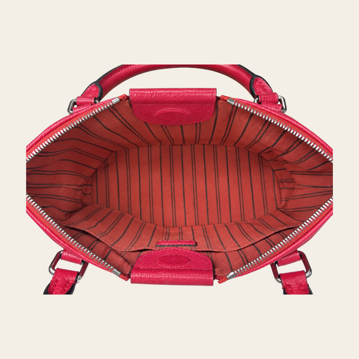 LOUIS VUITTON — Sac Mazarine PM en cuir Monogram Empreinte rouge Cerise