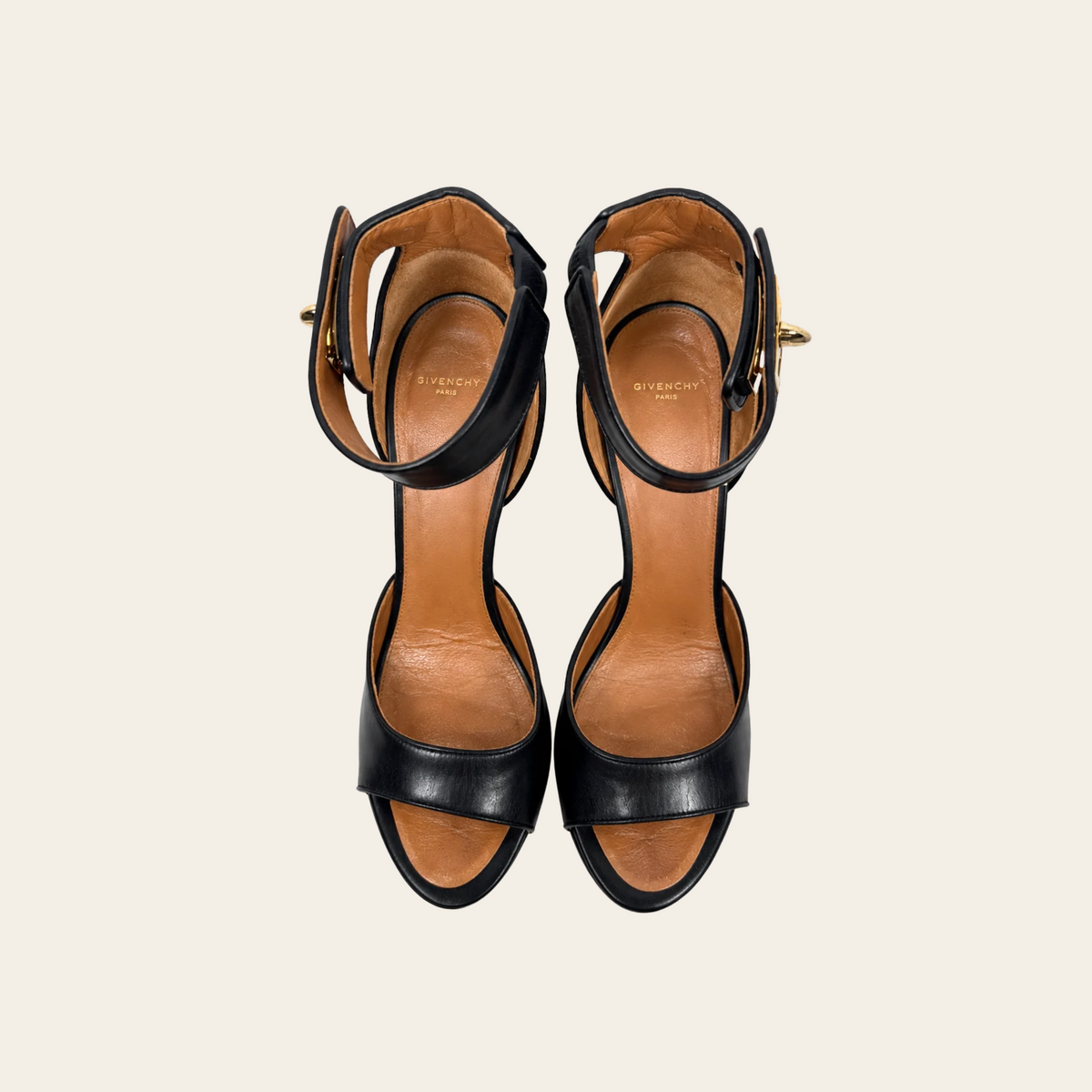 GIVENCHY — Sandales Shark Lock en cuir noir à talons aiguilles et brides de cheville à fermoirs dorés, taille 39½