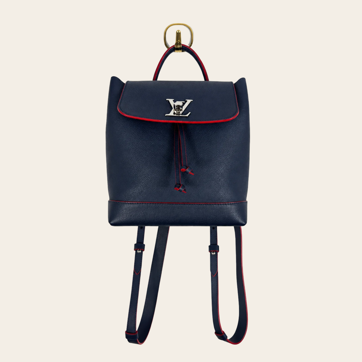 LOUIS VUITTON — Sac à dos Lockme en cuir grainé bleu marine et rouge
