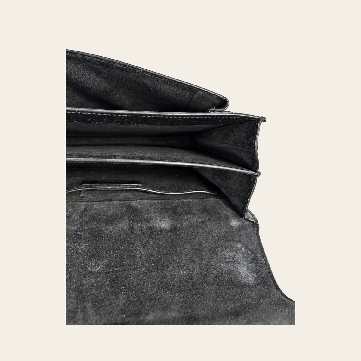 SAINT LAURENT — Sac Sunset Medium en cuir noir embossé façon autruche