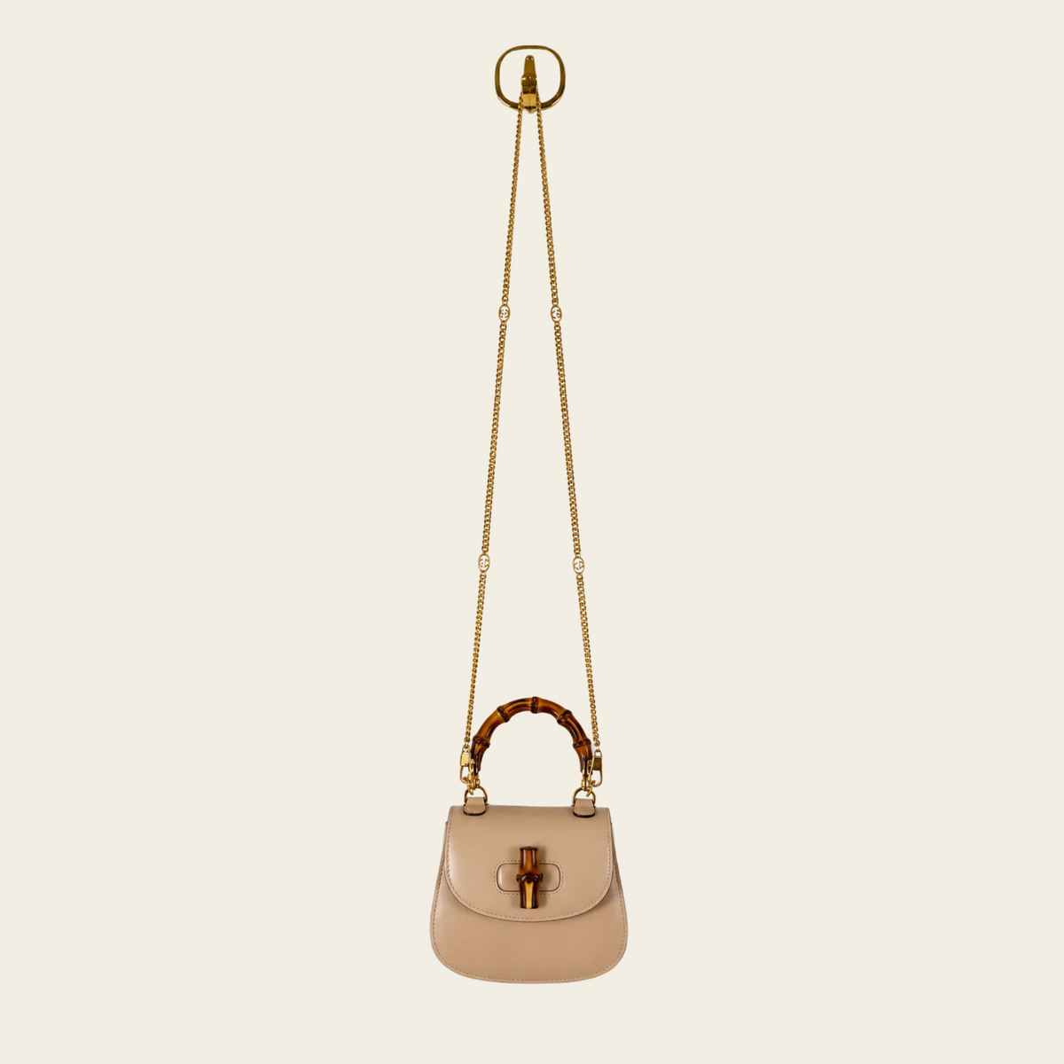 GUCCI — Sac Bamboo 1947 Nano en cuir beige nude avec anse en bambou et bandoulière chaîne dorée, taille Nano
