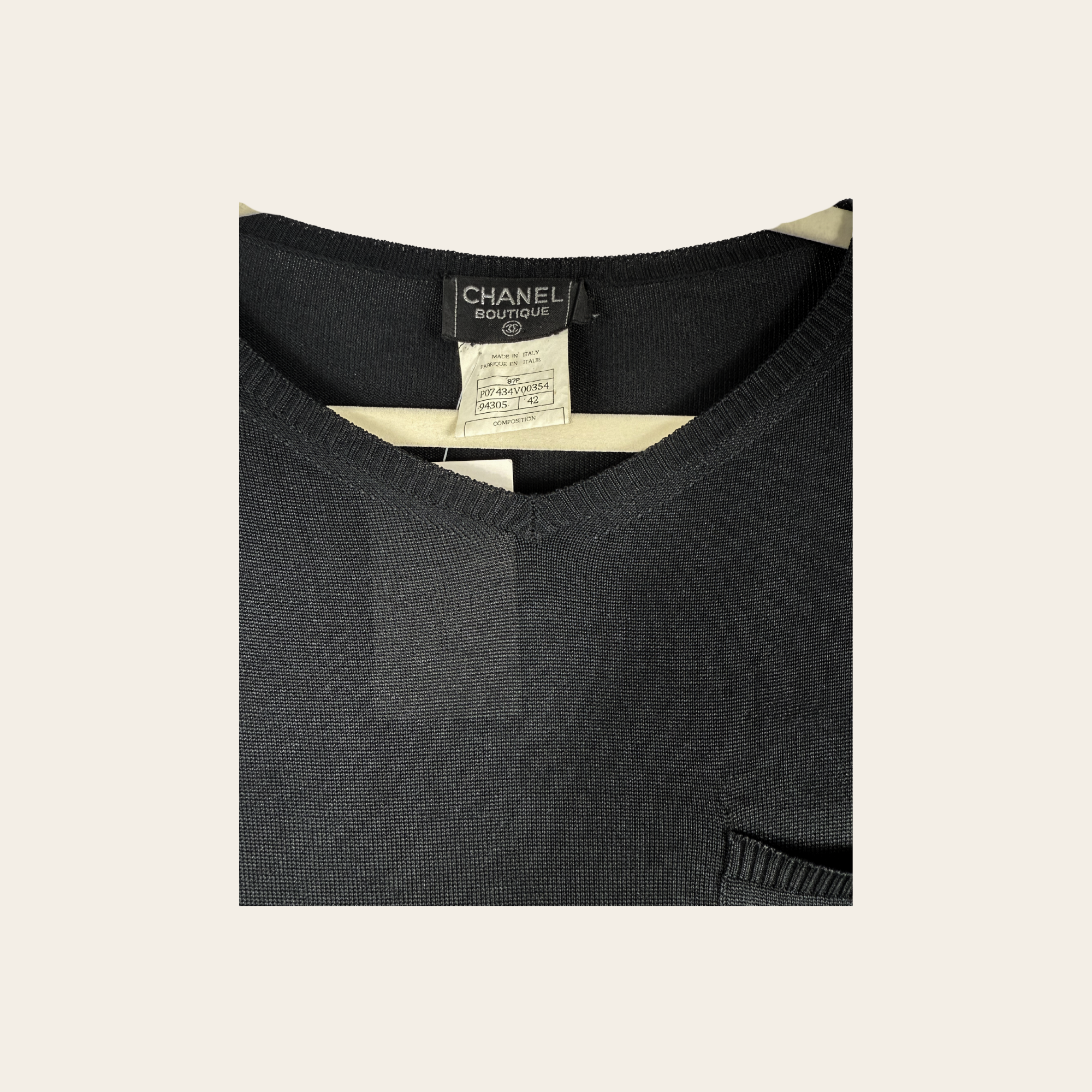 CHANEL Black Silk Knit CC Pocket Sweater, Taille FR 42 / US 10