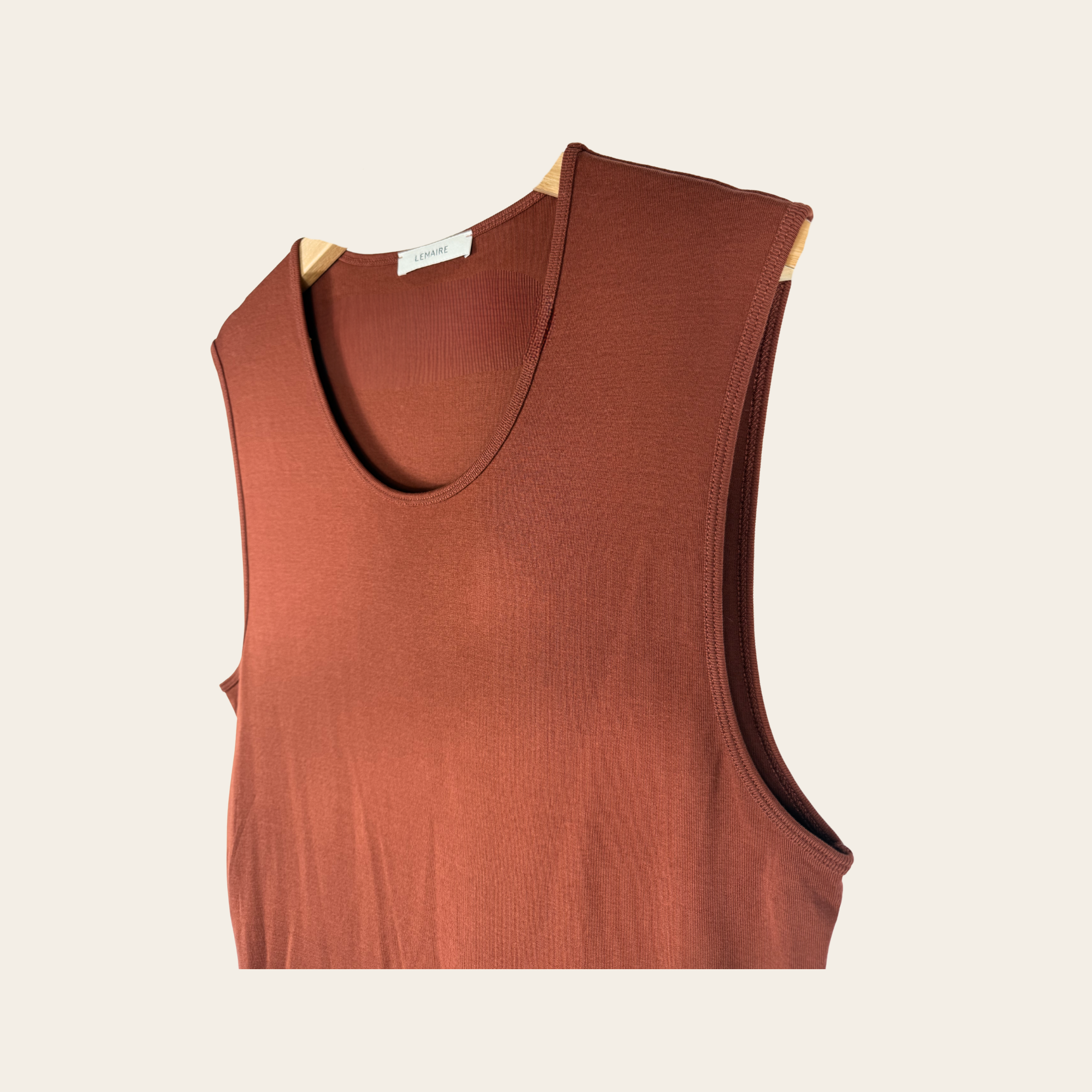 LEMAIRE – Haut Sans Manches en Maille Fine Terracotta, Taille L