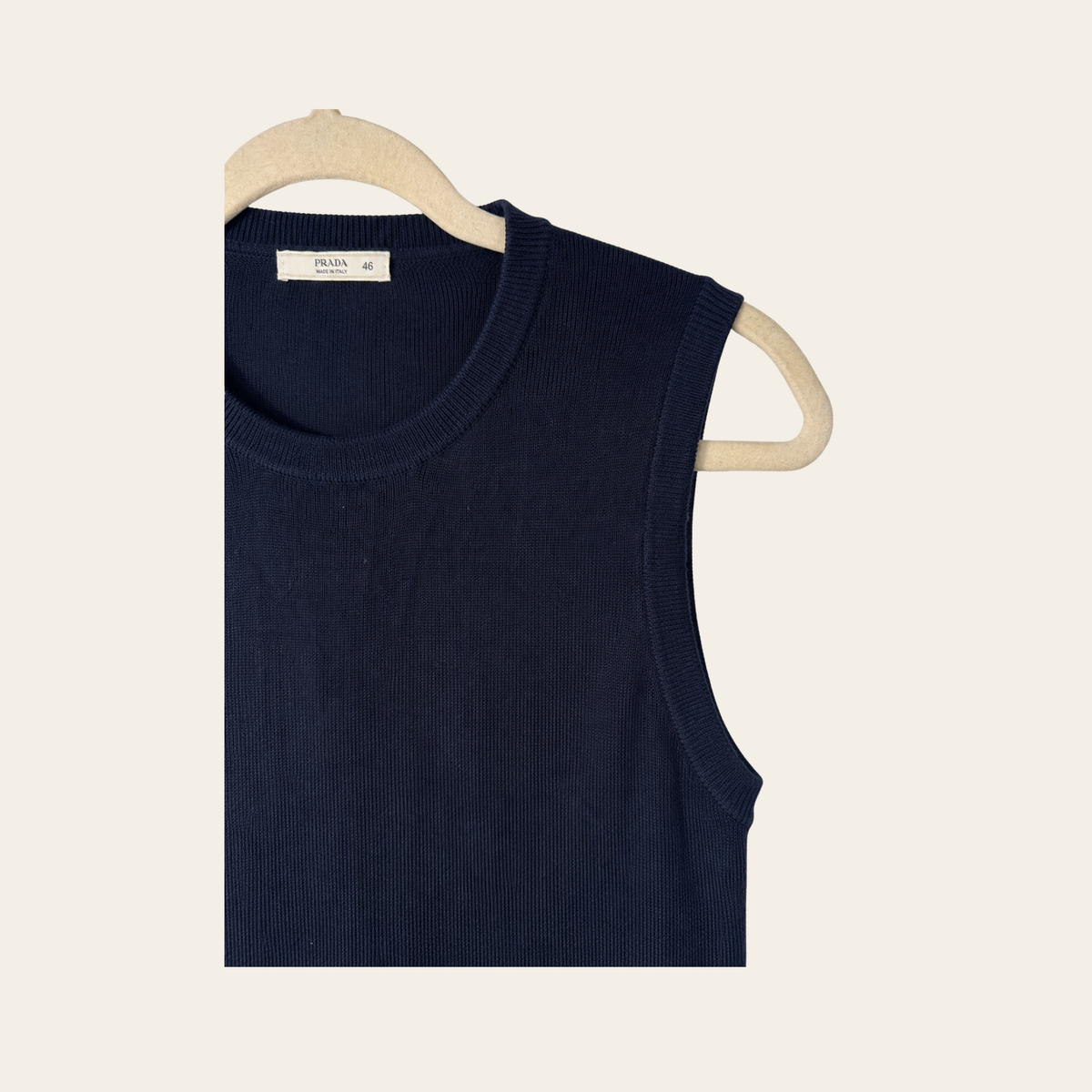 PRADA – Top Sans Manches en Cachemire & Soie Bleu Marine Foncé, Taille 46