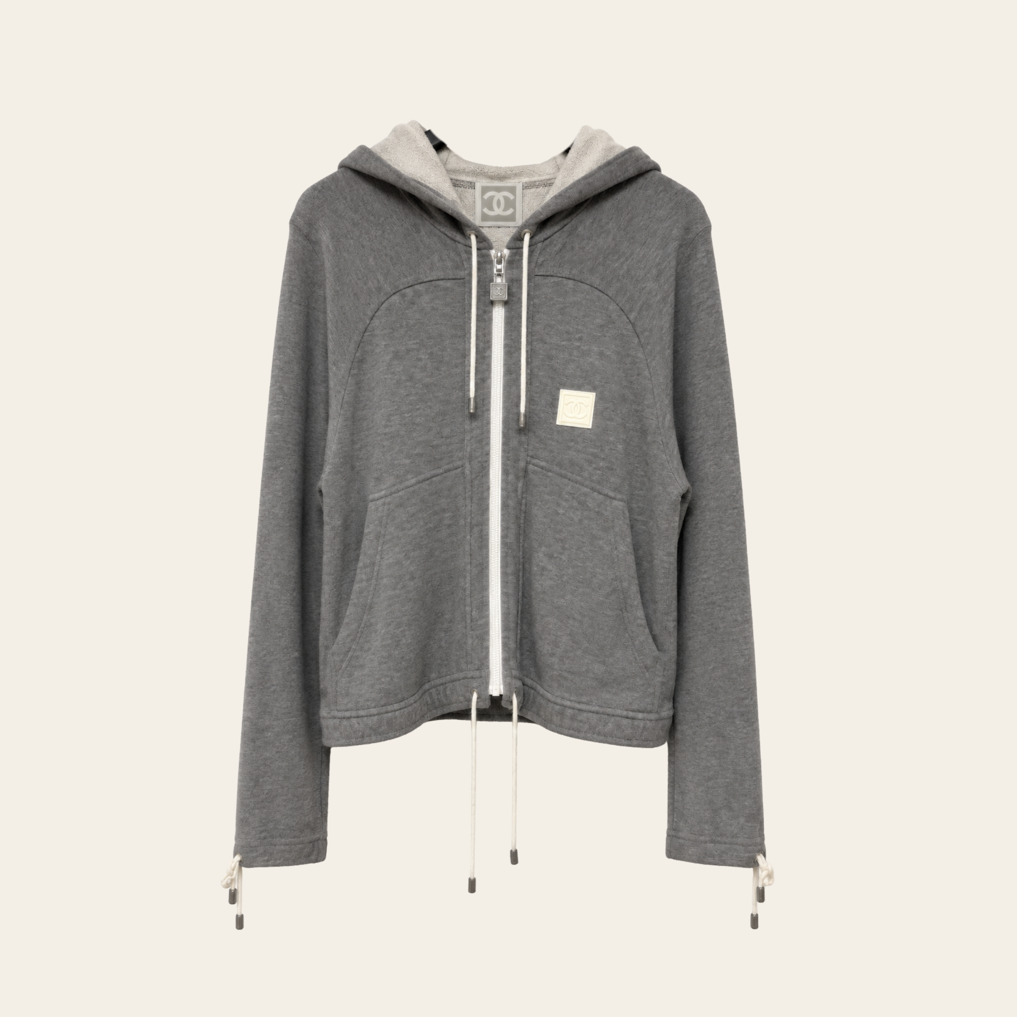 CHANEL Sport – Veste à Capuche Zippée Grise avec Écusson CC, Taille 44