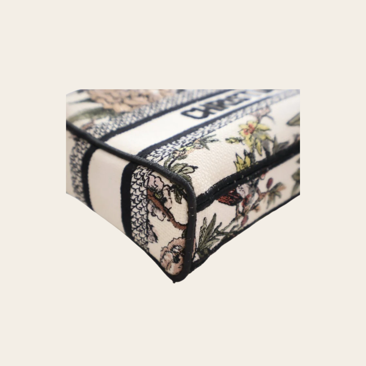 DIOR – Medium Lady D-Joy Rêve d’Infini en Toile Brodée Multicolore