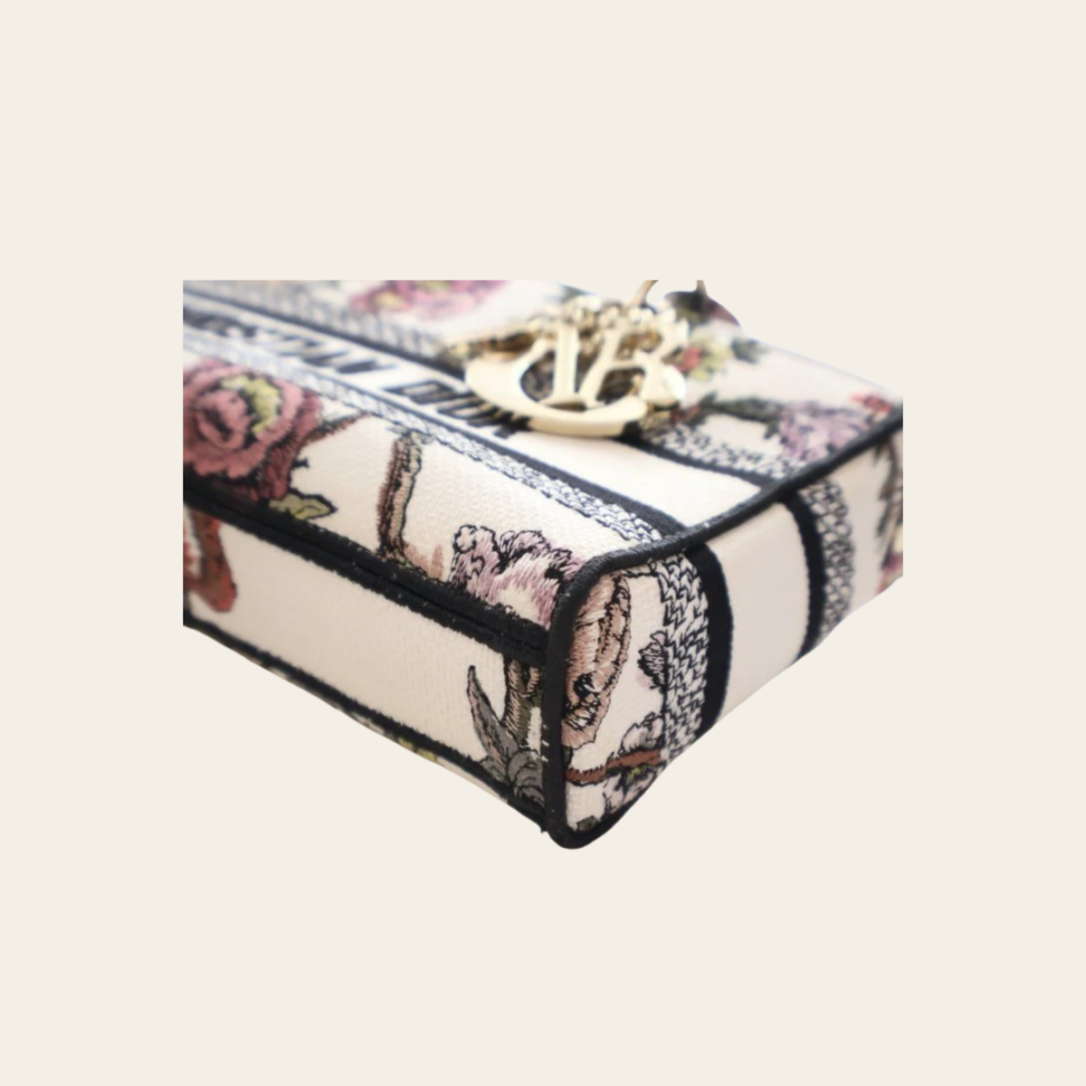 DIOR – Medium Lady D-Joy Rêve d’Infini en Toile Brodée Multicolore