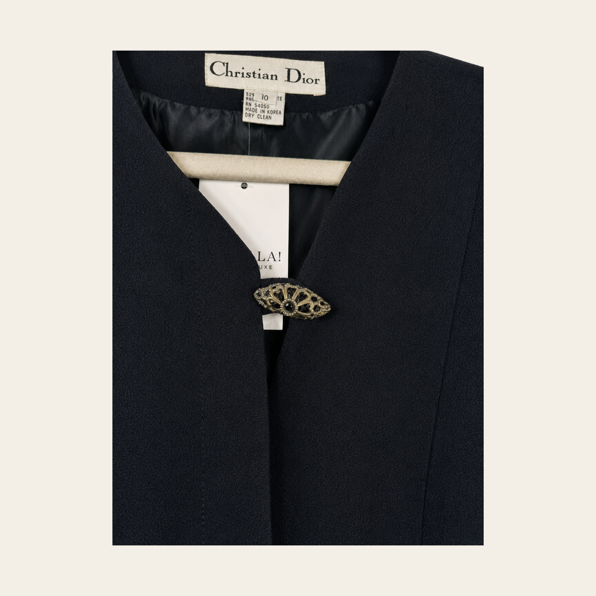 CHRISTIAN DIOR – Veston vintage noir sans col à fermoir bijou