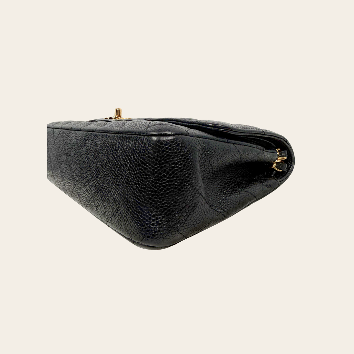 CHANEL VINTAGE – 24 k Classic Double Flap Medium en cuir caviar matelassé – Noir & doré