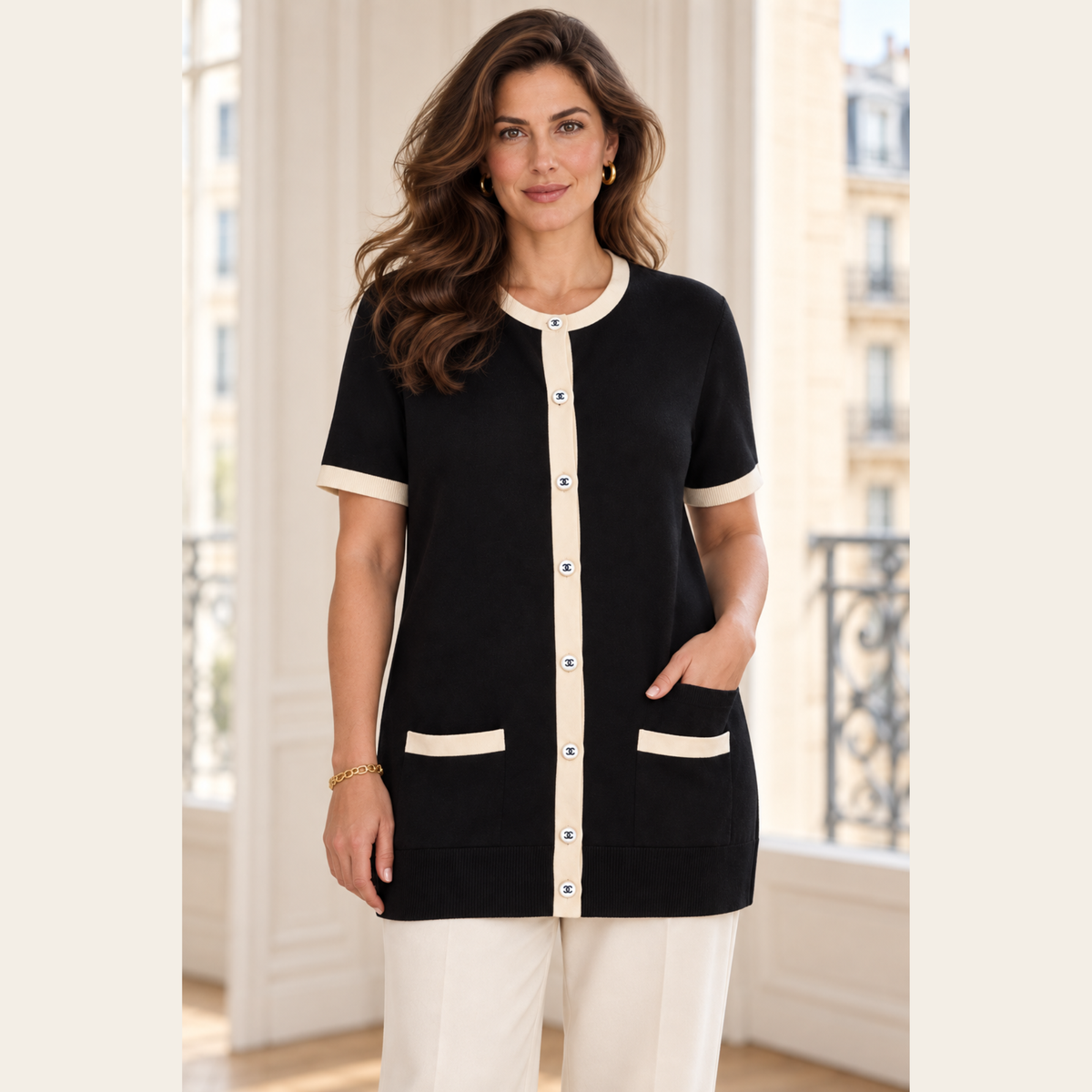 CHANEL — Cardigan vintage en coton noir et écru à boutons CC, Taille FR 44