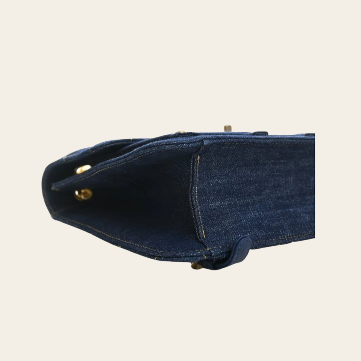 CHANEL — Sac à dos Double You en denim matelassé bleu