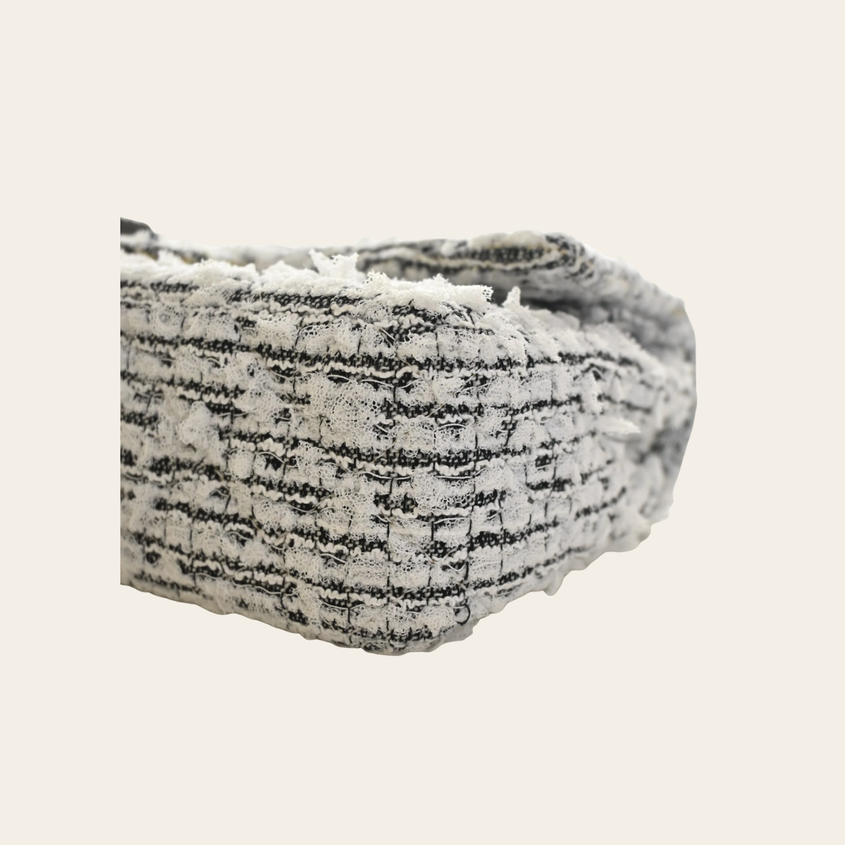 CHANEL — Sac 2.55 Reissue 224 « Garden Party » en tweed blanc