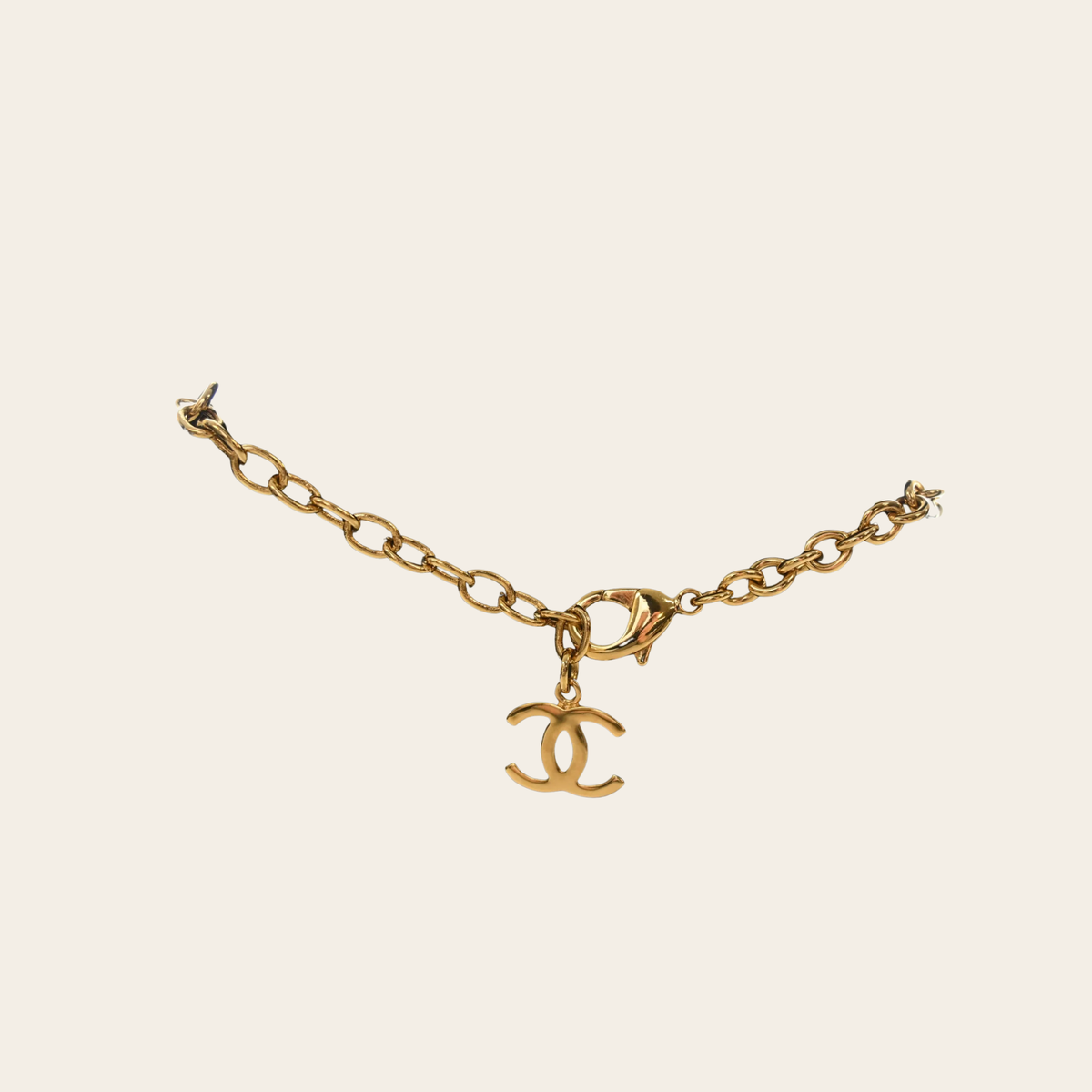 CHANEL — Collier Coco Heart Star en métal doré et émail