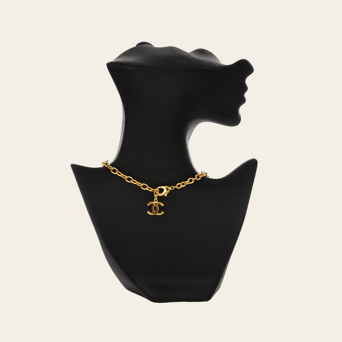 CHANEL — Collier Coco Heart Star en métal doré et émail