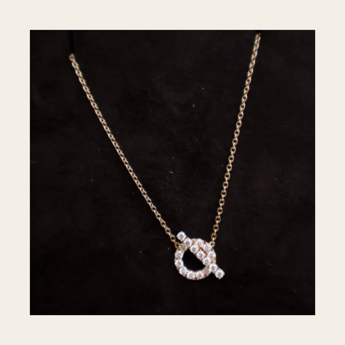 HERMÈS — Collier pendentif Finesse en or rose et diamants