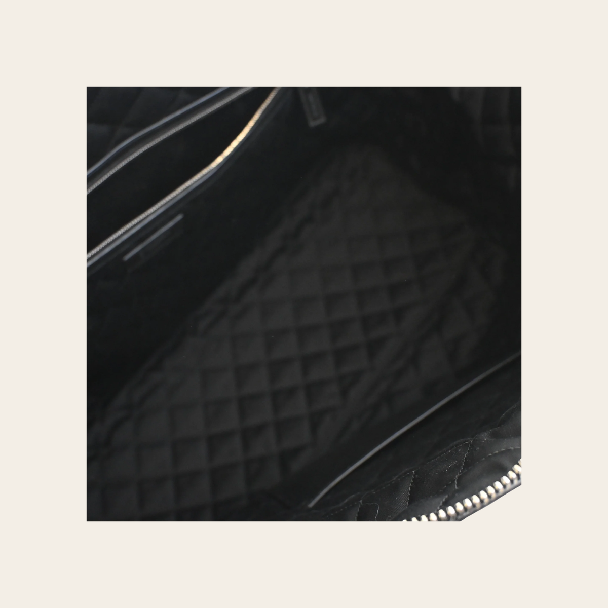 SAINT LAURENT — Sac de voyage ES Giant en cuir de veau matelassé noir