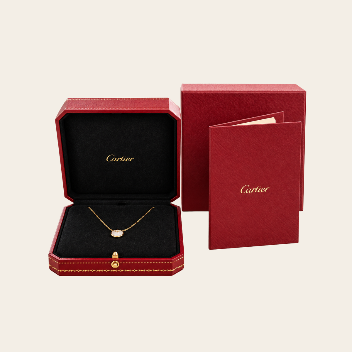 CARTIER — Collier Amulette de Cartier XS en nacre et diamant