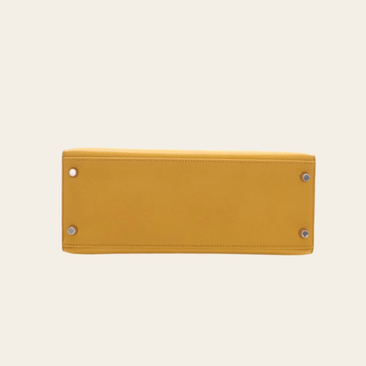 HERMÈS — Kelly 28 Sellier en cuir Epsom Jaune Ambre, quincaillerie palladiée