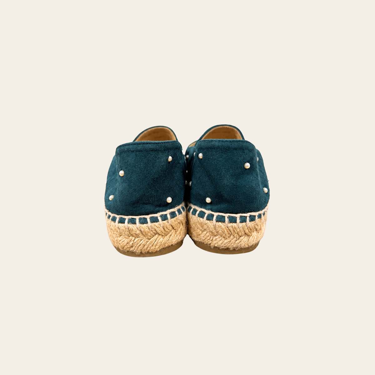 CHANEL — Espadrilles en suède bleu pétrole à perles CC et bout noir, Taille 37