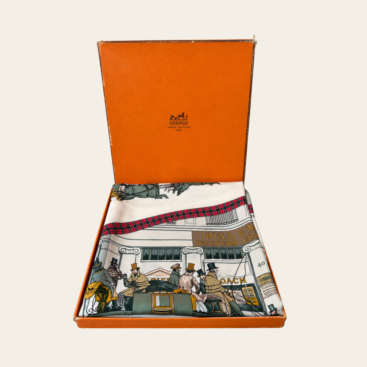 HERMÈS — Carré 90 « L’Hiver en Poste » par Philippe Ledoux en soie vert olive & multicolore