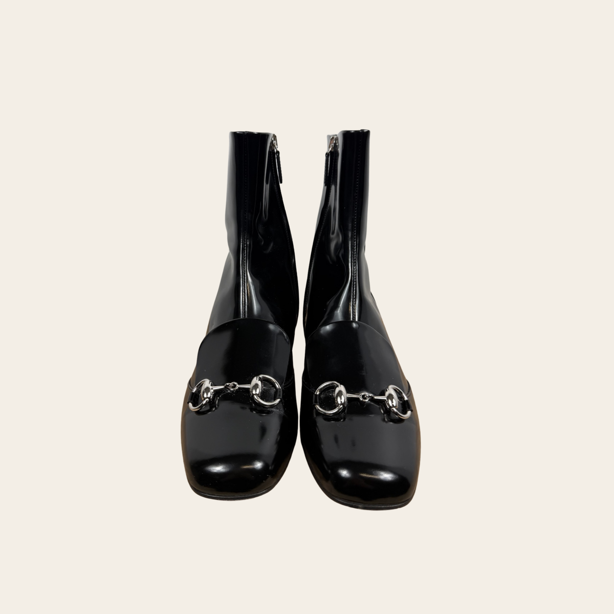 GUCCI — Bottines Lillian Horsebit en cuir verni noir, taille 37 IT