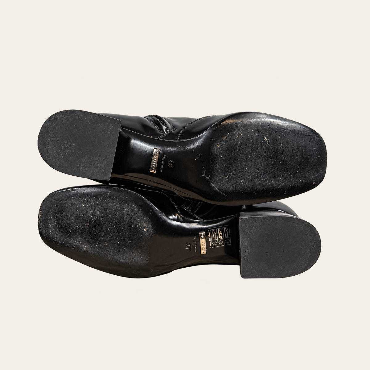 GUCCI — Bottines Lillian Horsebit en cuir verni noir, taille 37 IT