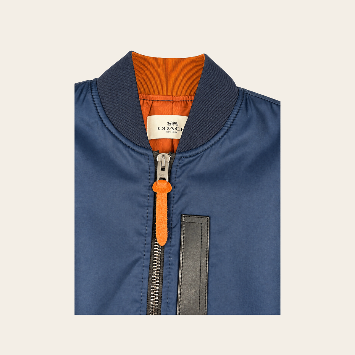 Coach – Blouson aviateur MA-1 en nylon bleu marine et cuir, M