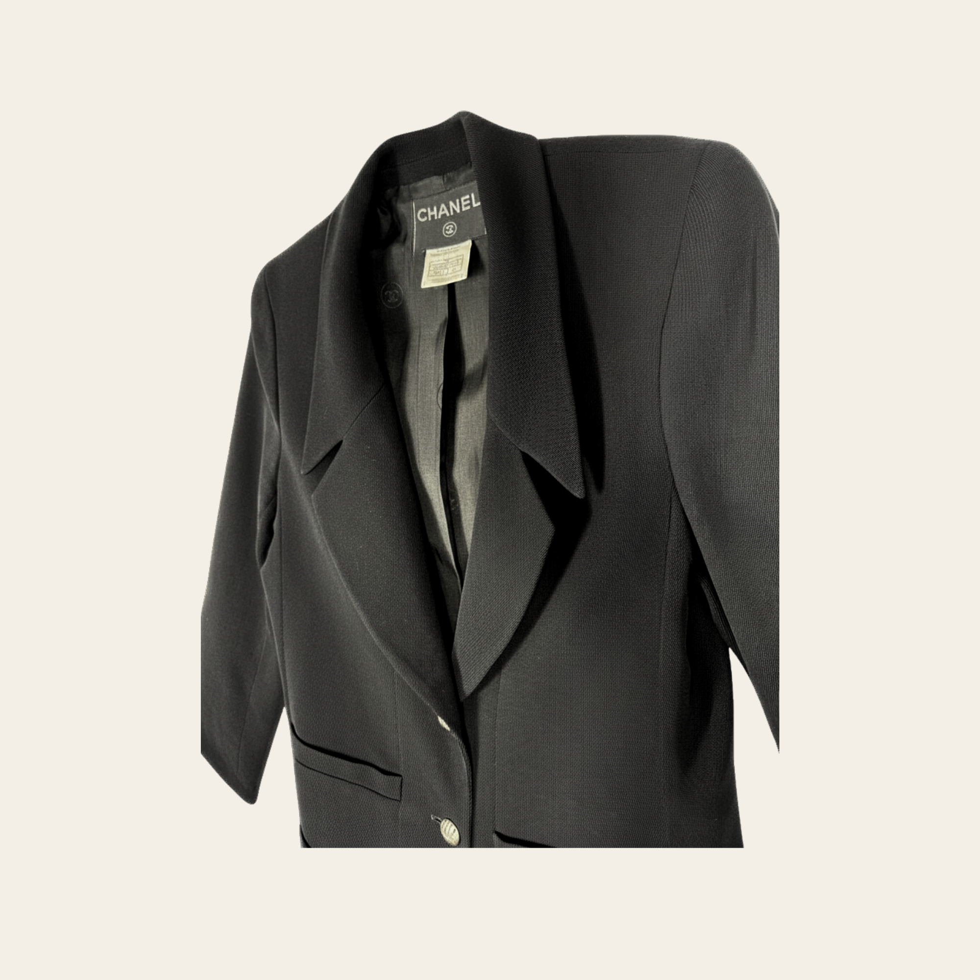 CHANEL – Veste Tailleur Classique à Épaulettes Noire