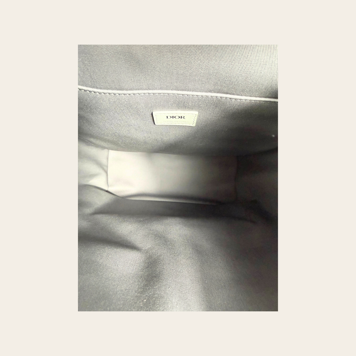 CHRISTIAN DIOR – Sac à dos Hit the Road Large en toile CD Diamond – Gris – Grand modèle