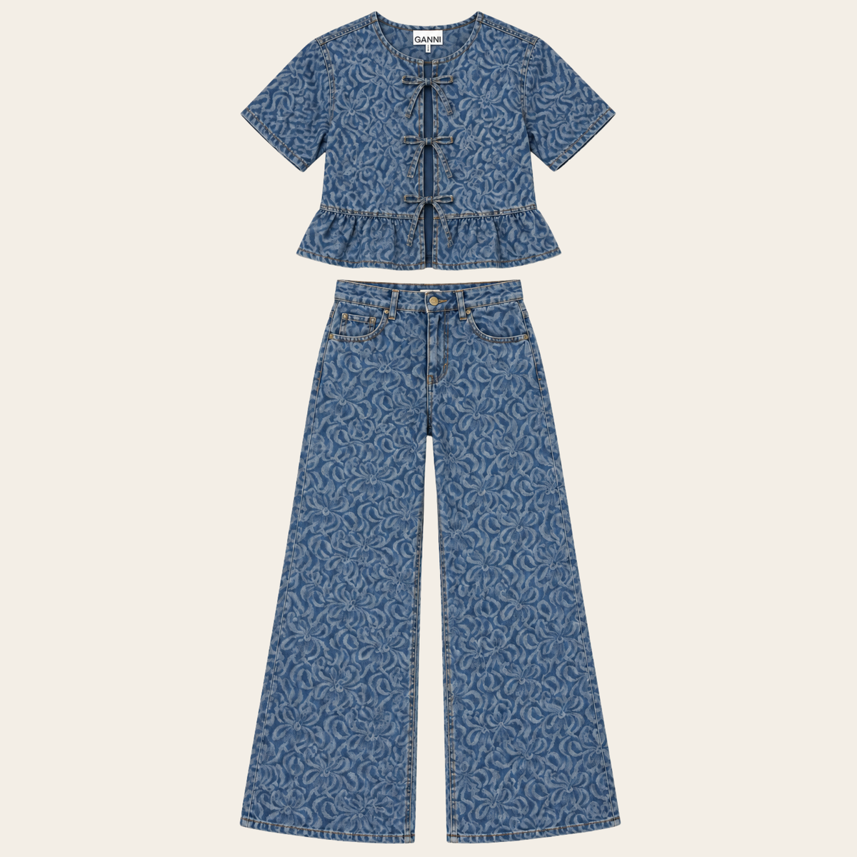 GANNI — Ensemble en denim jacquard bleu, blouse à nouer et jean à jambe large, M