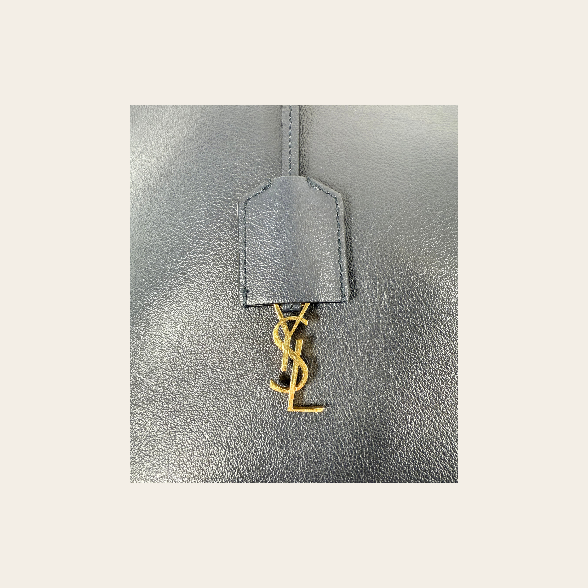 SAINT LAURENT – Shopping Tote E/W en cuir bleu marine