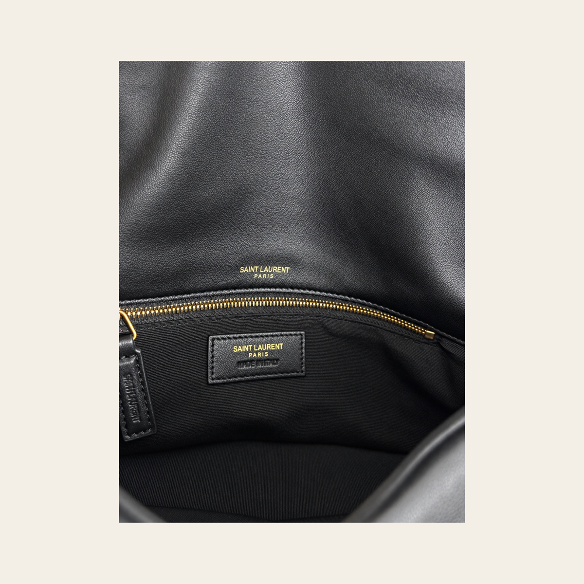 SAINT LAURENT — Sac Calypso en cuir d’agneau noir